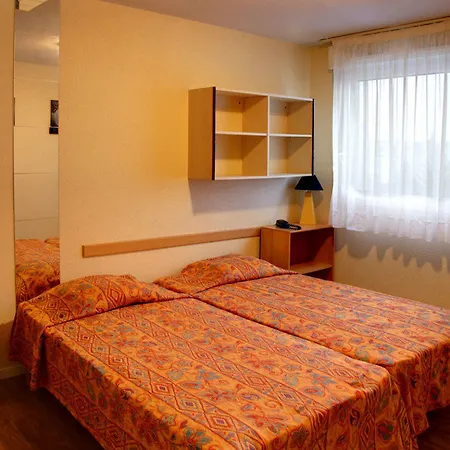 Kosy Le Champ De Mars 3* 랭스