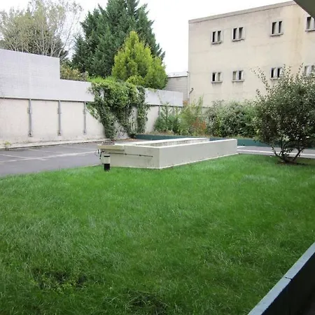 Kosy Le Champ De Mars Aparthotel Reims