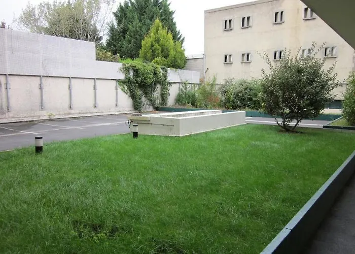 Kosy Le Champ De Mars Aparthotel Reims